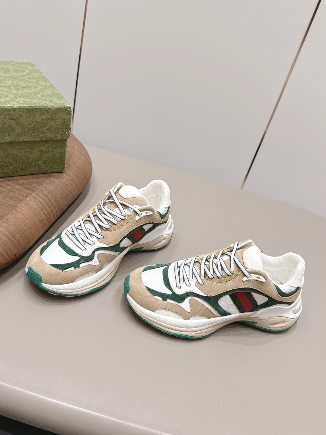 Gucci Bag Collection crafted with premium materials and signature design 2