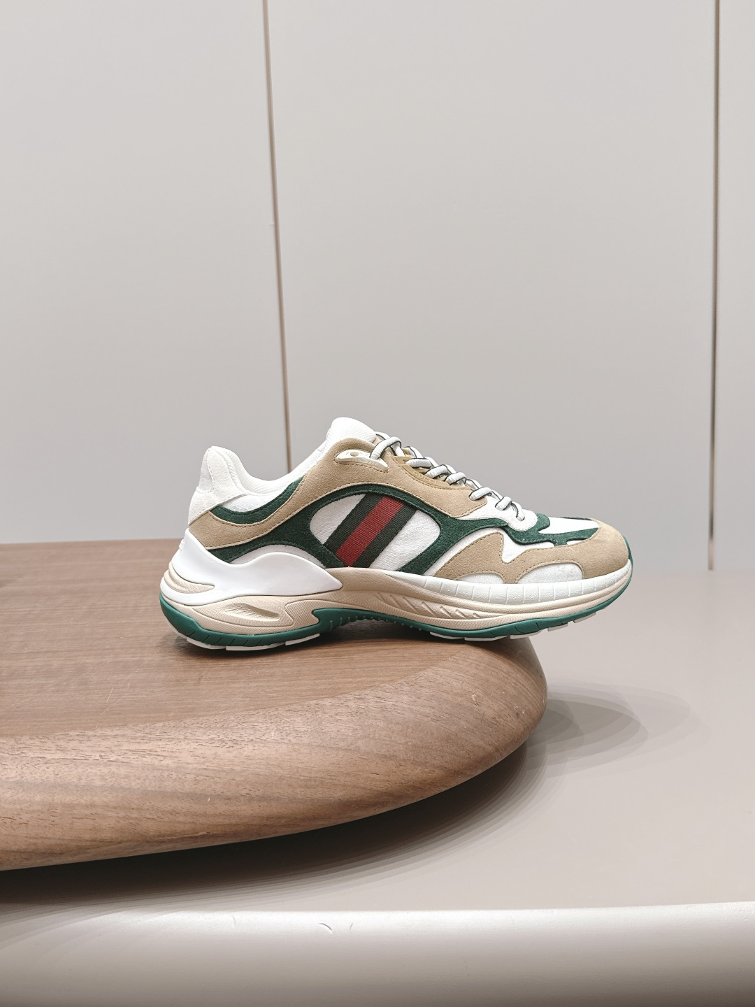 Gucci Bag Collection crafted with premium materials and signature design 5