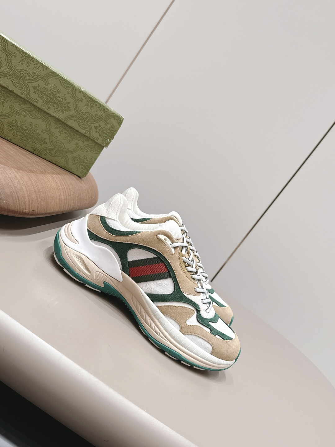 Gucci Bag Collection crafted with premium materials and signature design 3