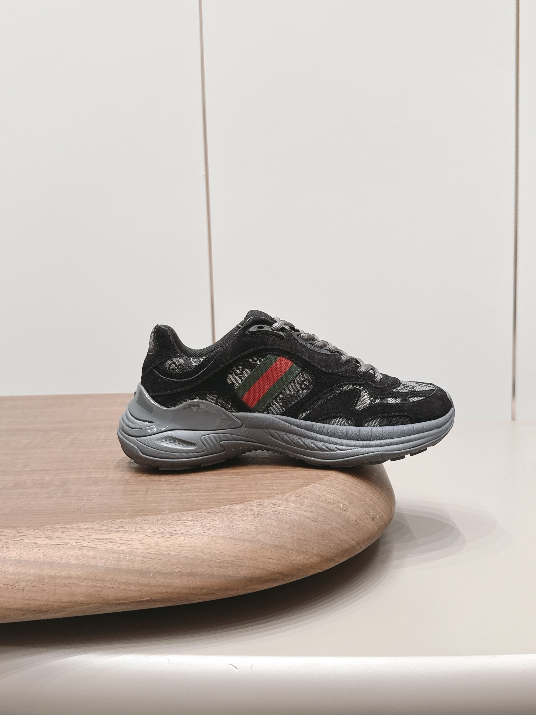 Gucci Bag Collection crafted with premium materials and signature design 5