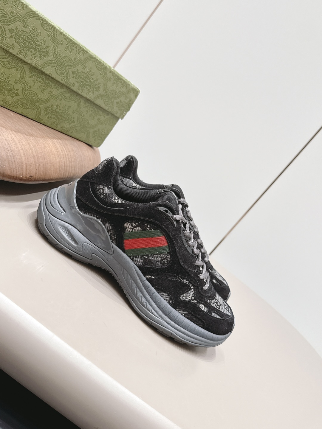 Gucci Bag Collection crafted with premium materials and signature design 3