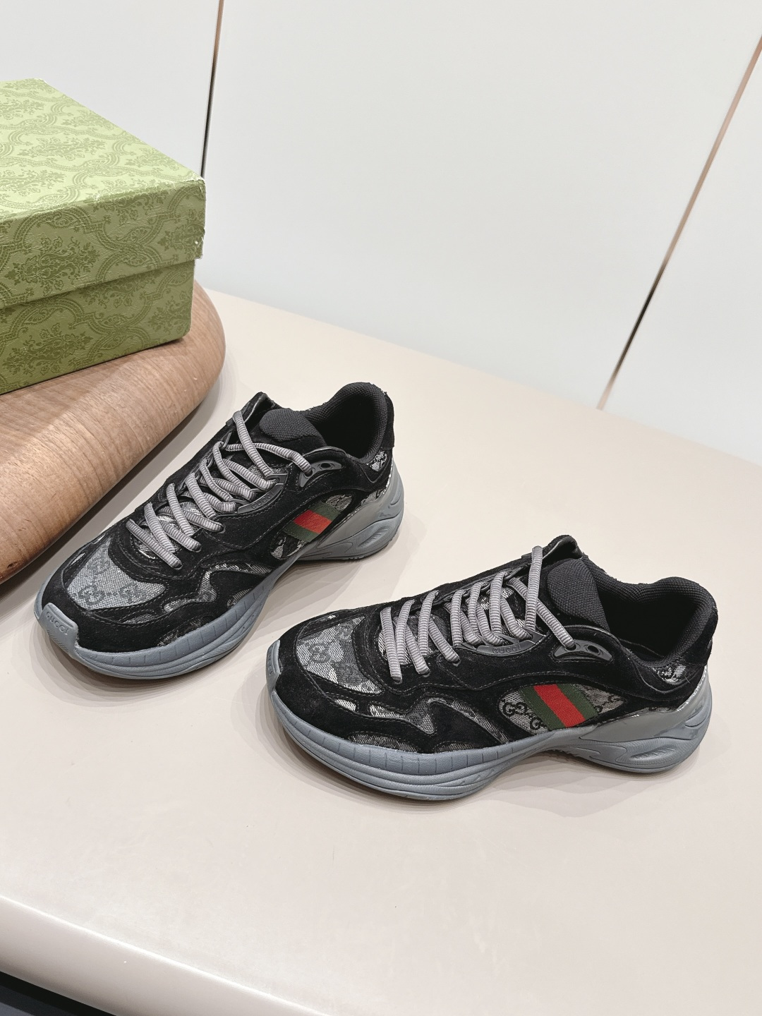 Gucci Bag Collection crafted with premium materials and signature design 2