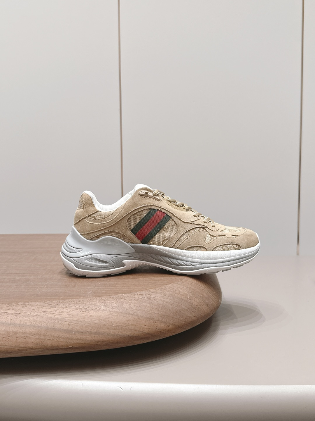 Gucci Bag Collection crafted with premium materials and signature design 5