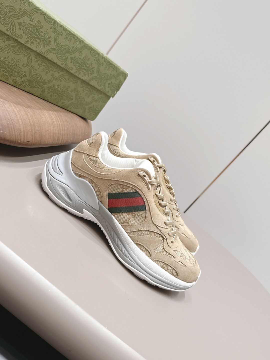 Gucci Bag Collection crafted with premium materials and signature design 3