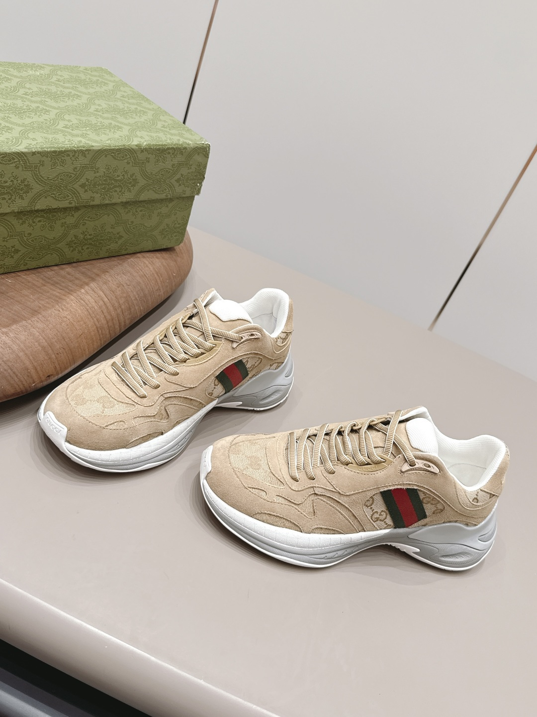 Gucci Bag Collection crafted with premium materials and signature design 2