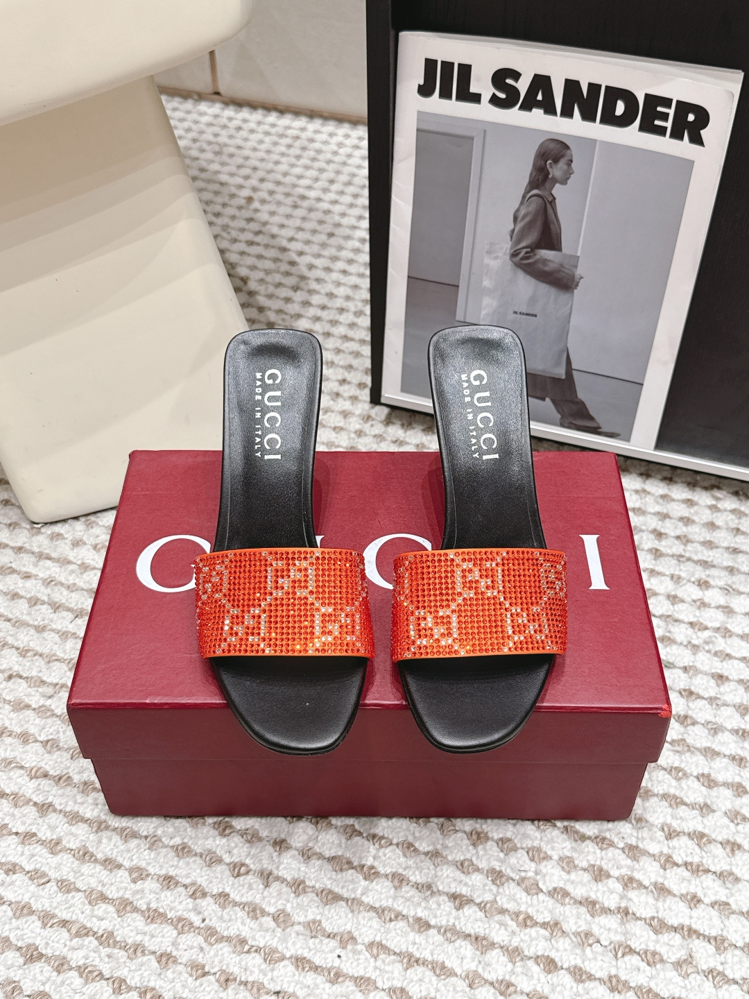 Босоножки Gucci на каблуке со стразами