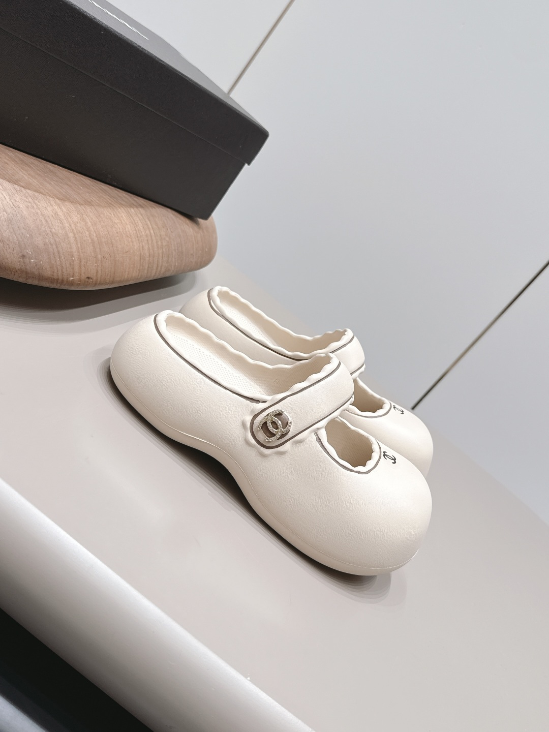 Chanel Style Beige Leather Women's Shoes Women's Shoes Women's Shoes detail image 3 from source 786022