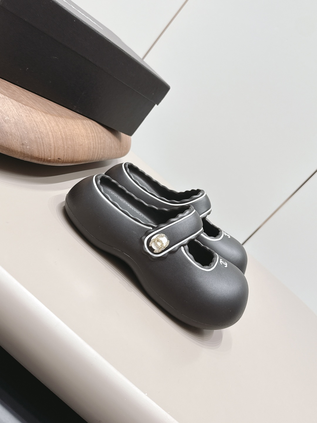 Chanel Style Beige Leather Women's Shoes Women's Shoes Women's Shoes detail image 3 from source 786024