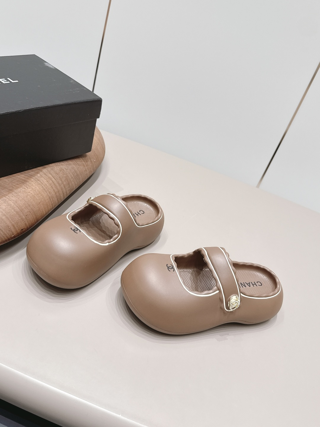 Chanel Style Beige Leather Women's Shoes Women's Shoes Women's Shoes detail image 2 from source 786023