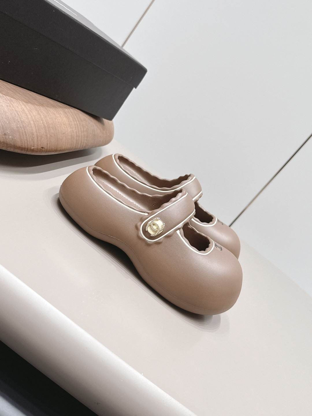 Chanel Style Beige Leather Women's Shoes Women's Shoes Women's Shoes detail image 3 from source 786023