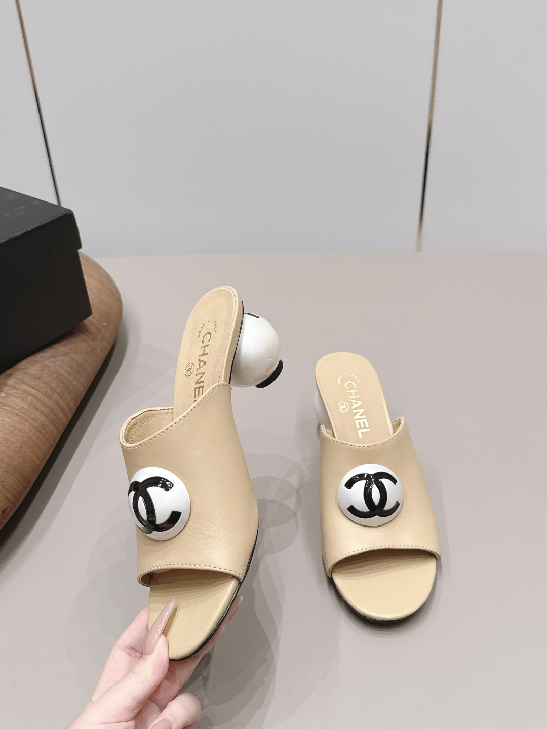 Chanel Classic Luxury Leather Shoe Loafer Ref 4