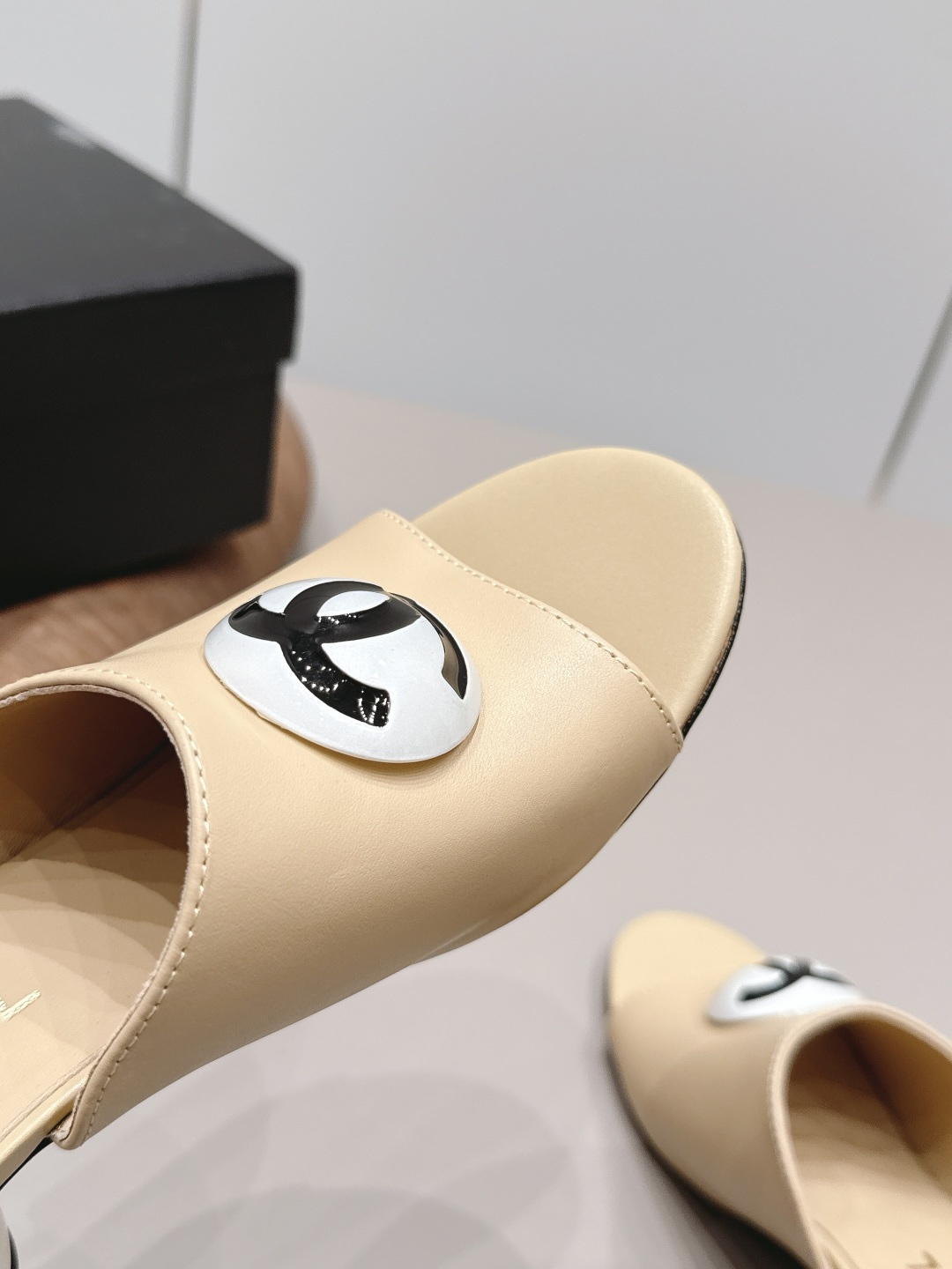 Chanel Classic Luxury Leather Shoe Loafer Ref 6