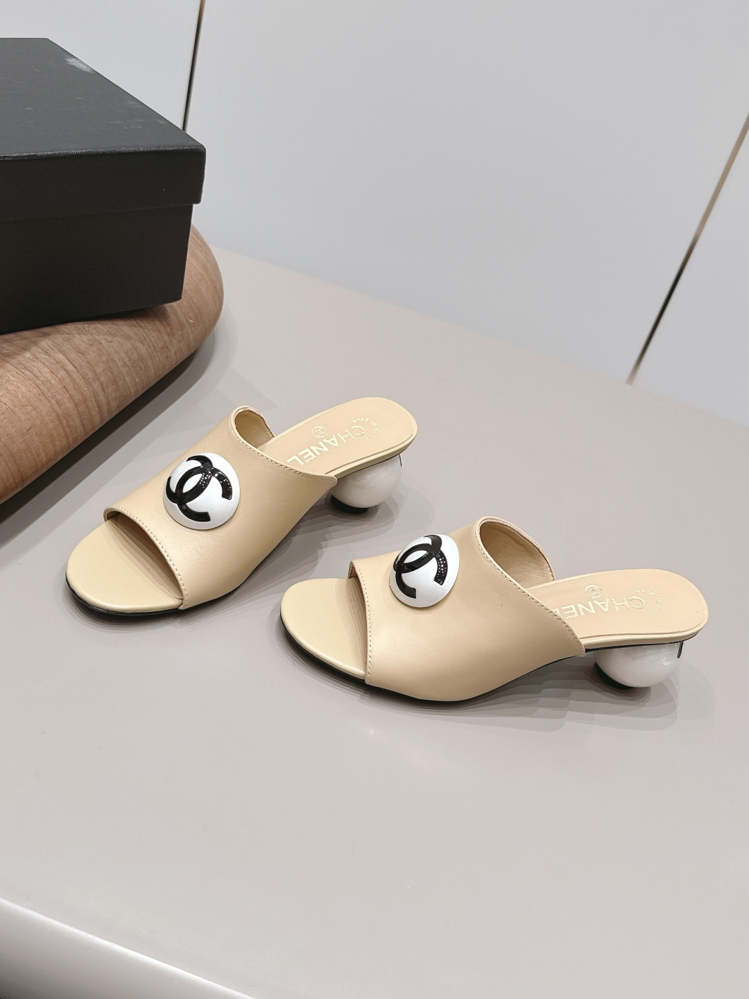 Chanel Classic Luxury Leather Shoe Loafer Ref 2