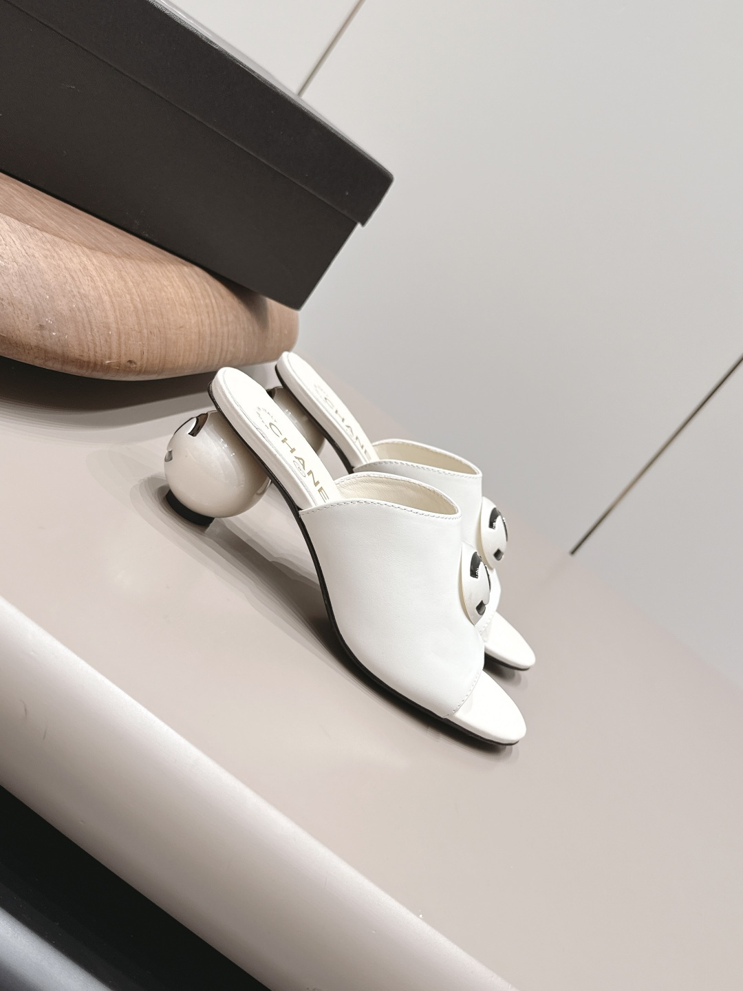 Chanel Classic Luxury Leather Shoe Loafer Ref.9331C635 3