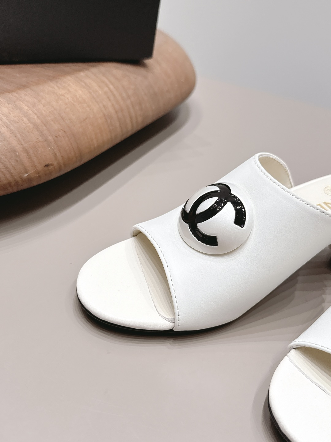 Chanel Classic Luxury Leather Shoe Loafer Ref.9331C635 6