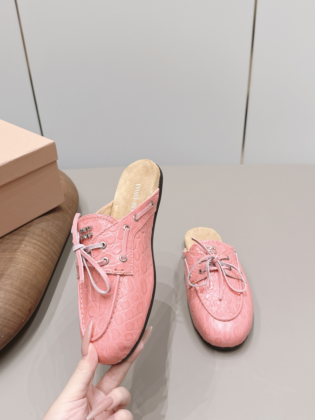 Miu Miu Haute Couture Classic Luxury Leather Shoe Ref.581B1785 4