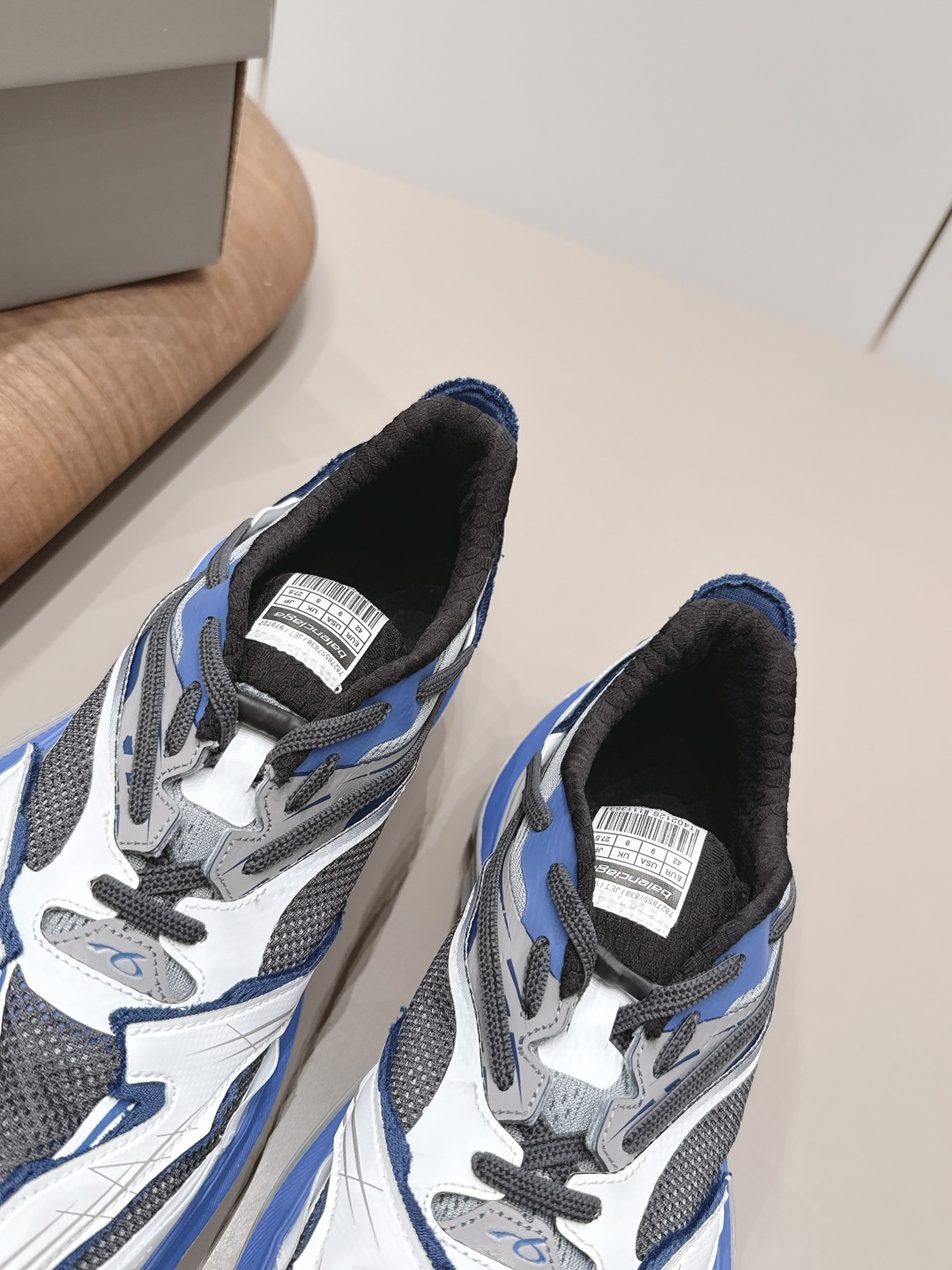 购入开发,做货Balenciaga 3XL Sneaker 整体鞋型汲取了Balenciaga Track和Balenciaga 9