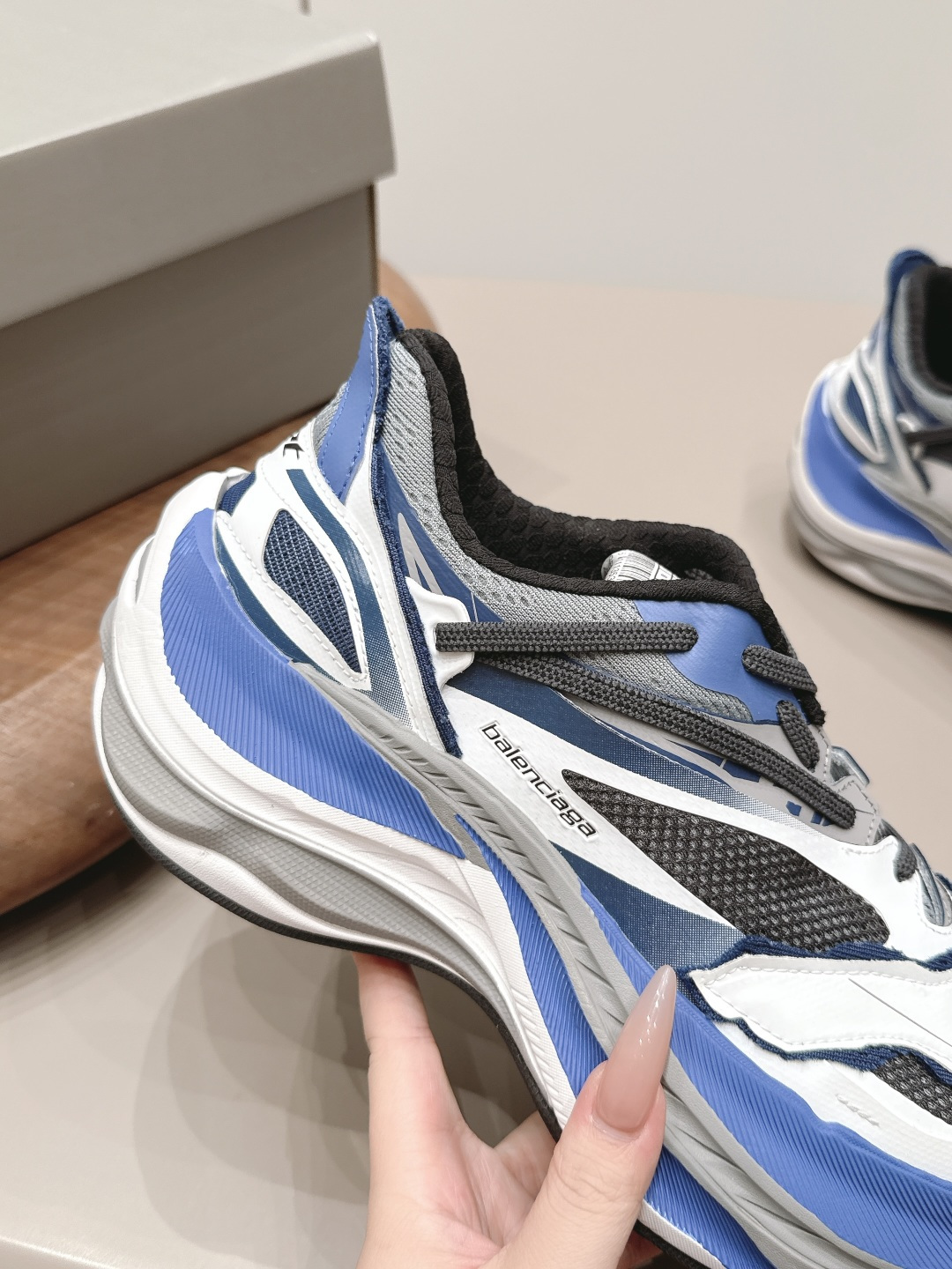 购入开发,做货Balenciaga 3XL Sneaker 整体鞋型汲取了Balenciaga Track和Balenciaga 7