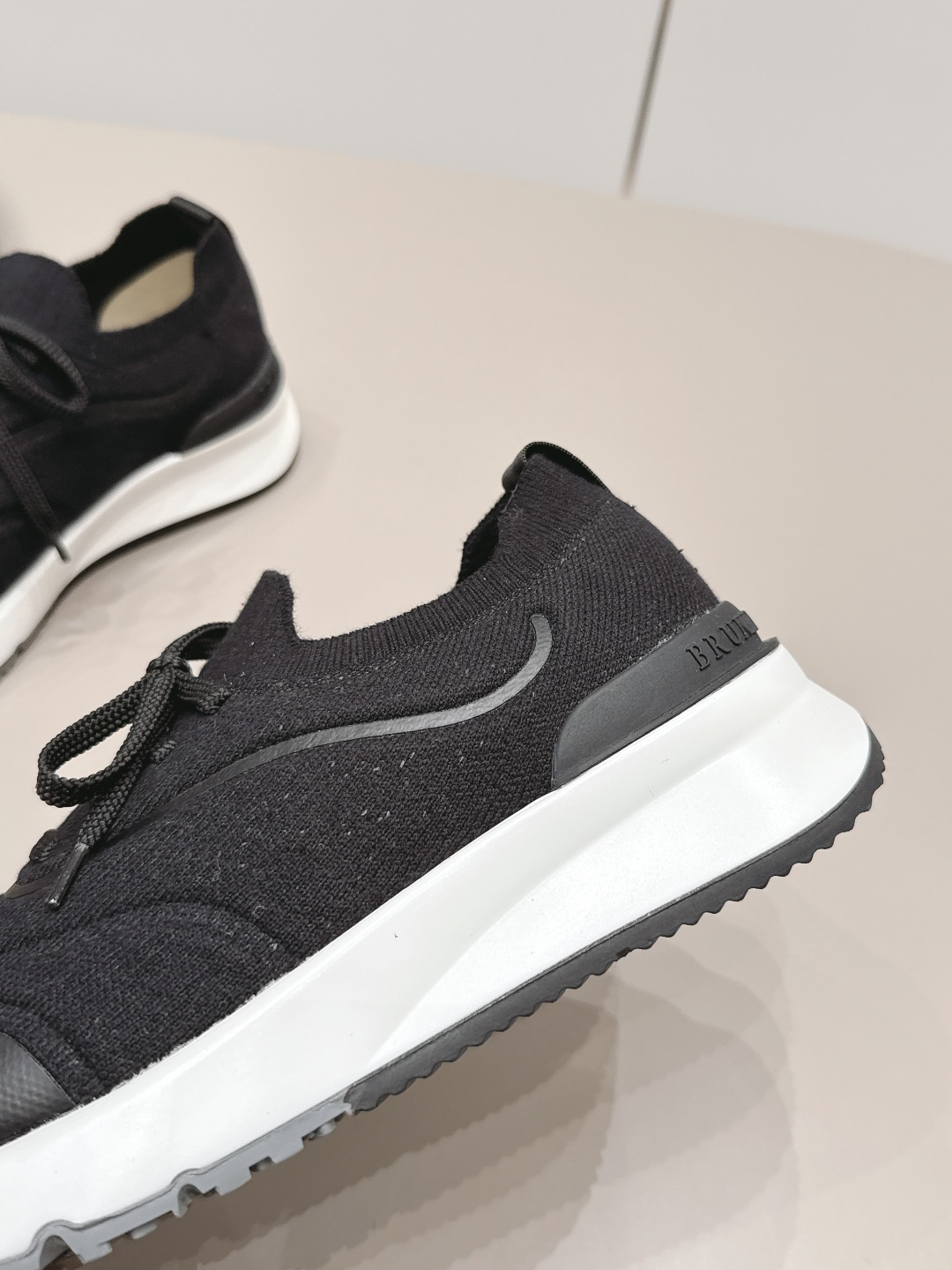 休闲鞋一贯是 优雅 精致不急不缓 是有一种气质的这是很多乐福鞋比拟不了的 8