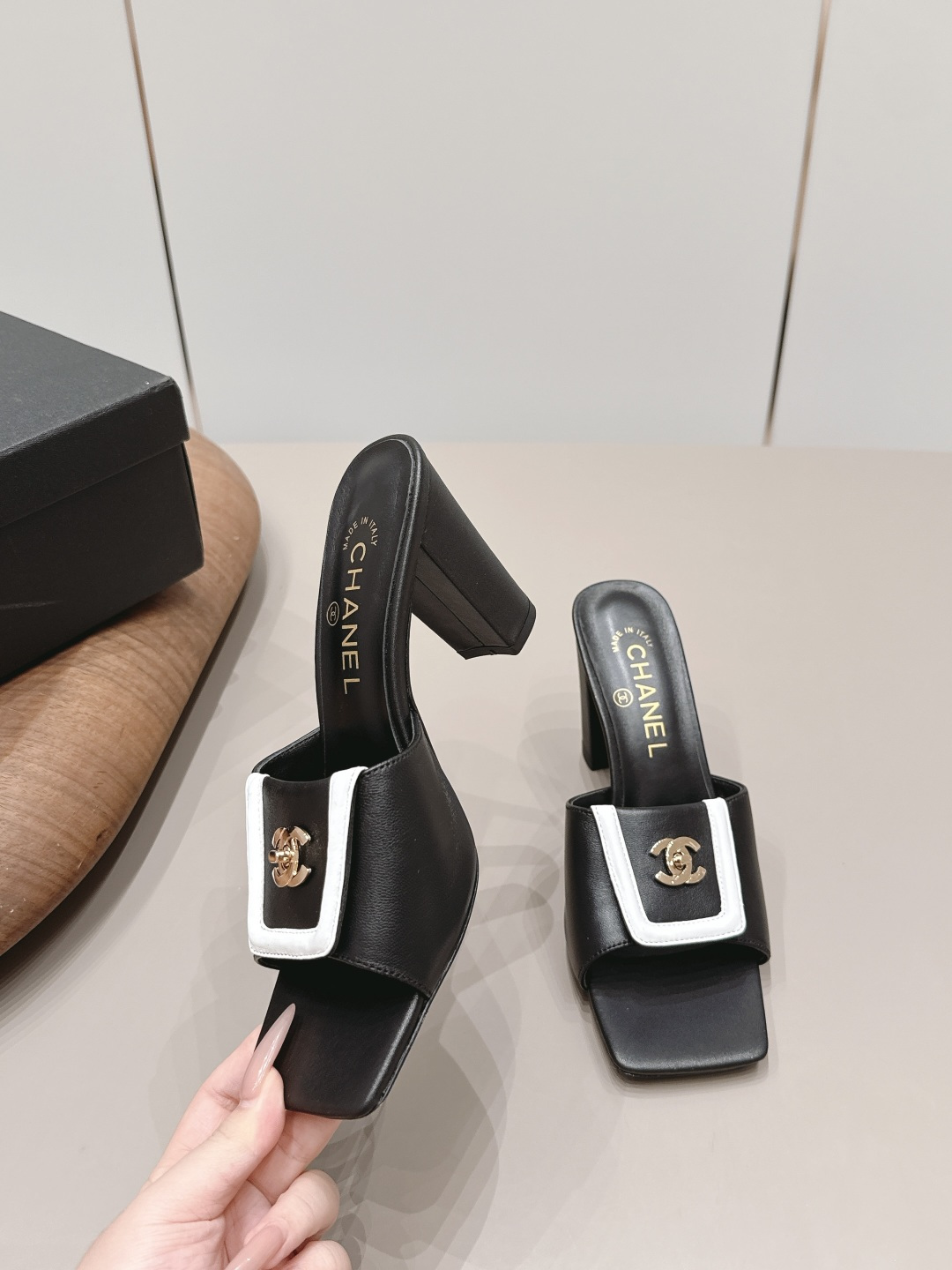 Chanel Classic Luxury Leather Shoe Loafer Ref.604576FE 4