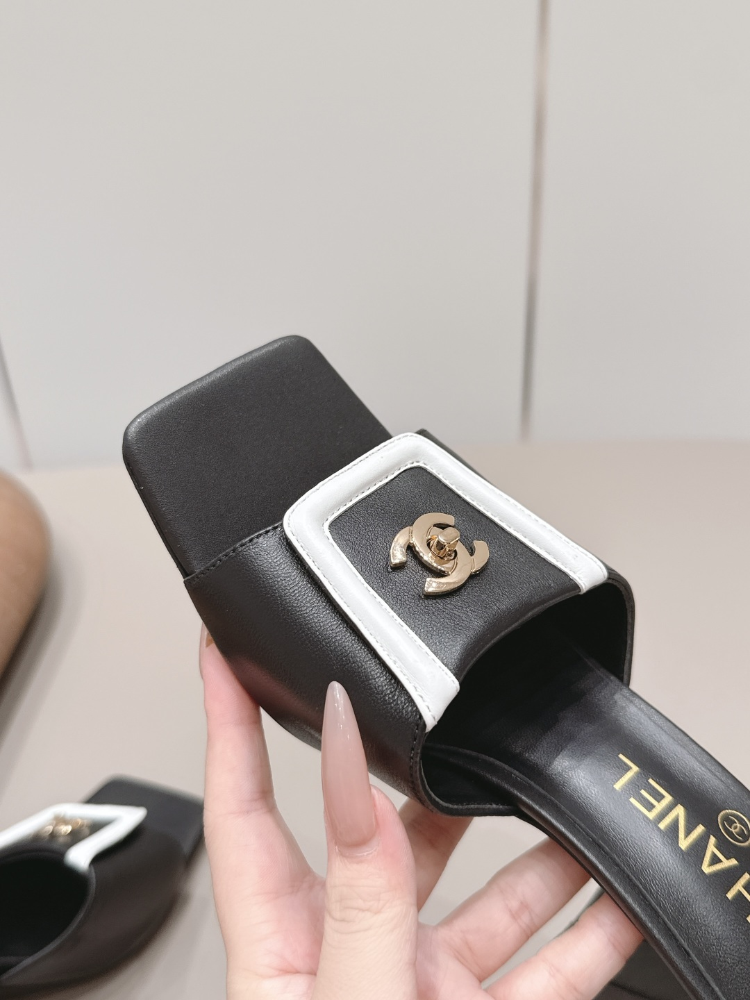 Chanel Classic Luxury Leather Shoe Loafer Ref.604576FE 6