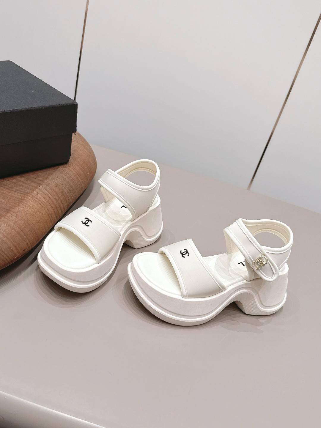 Chanel Classic Luxury Leather Shoe Loafer Ref 2