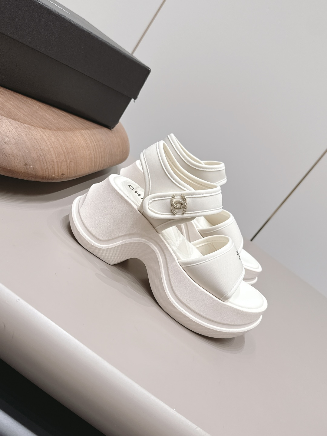 Chanel Classic Luxury Leather Shoe Loafer Ref 3