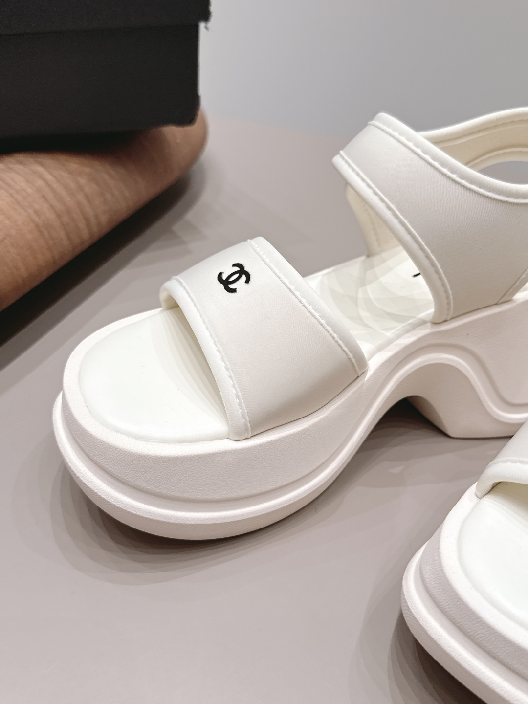Chanel Classic Luxury Leather Shoe Loafer Ref 6