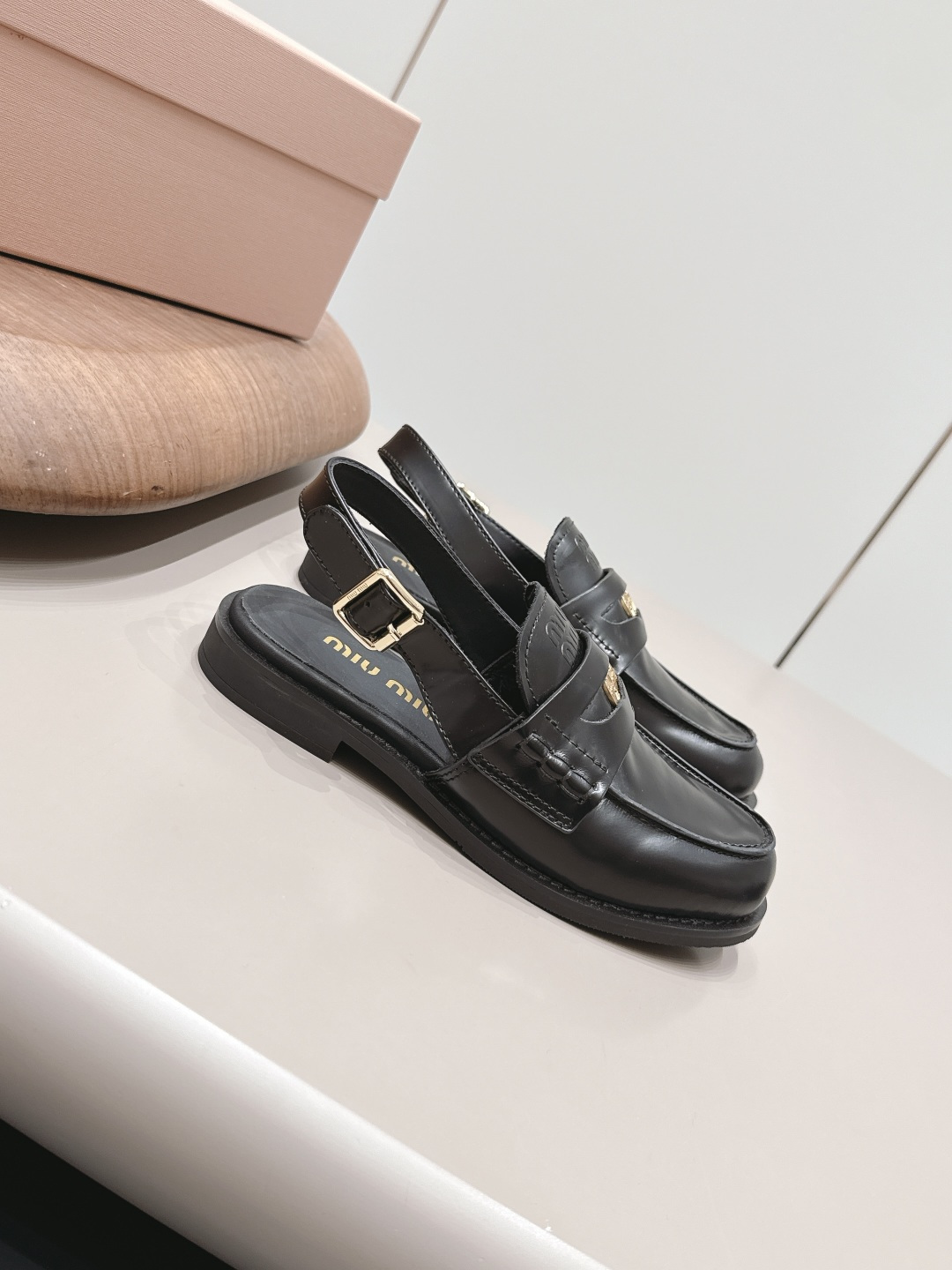Miu Miu Haute Couture Classic Luxury Leather Shoe Ref.7D2FEEE1 3