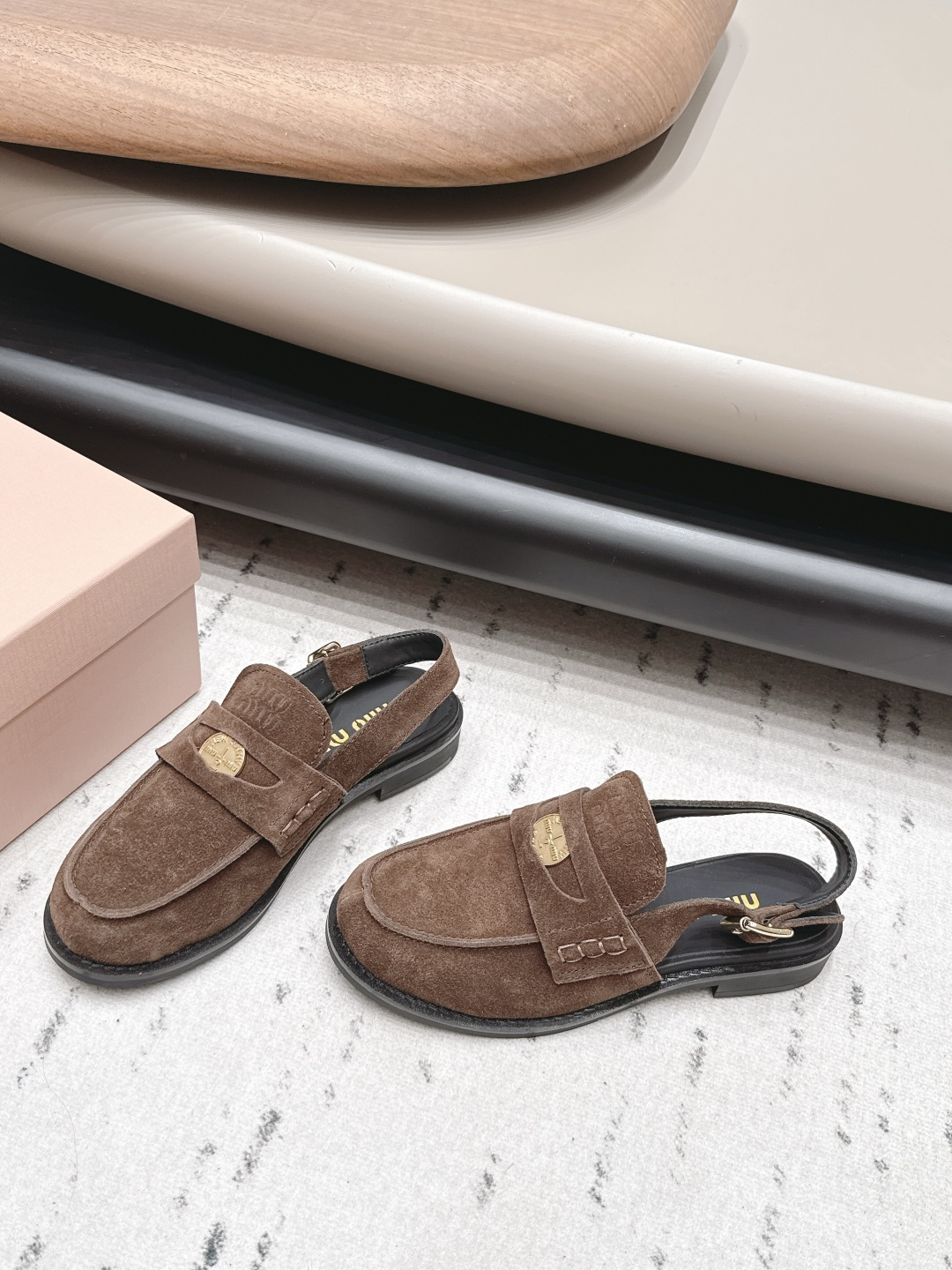 Miu Miu Haute Couture Classic Luxury Leather Shoe Ref 2