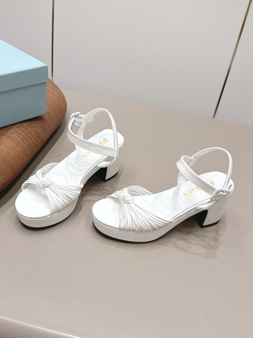 罗杰·维维亚 Roger Vivier 经典高奢皮鞋鞋履高跟鞋 #45D31663 2