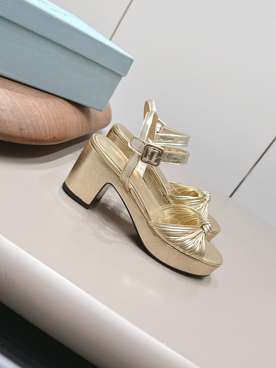 Christian Louboutin Classic Luxury Leather Shoe Loafer Ref.6E6DF998 3