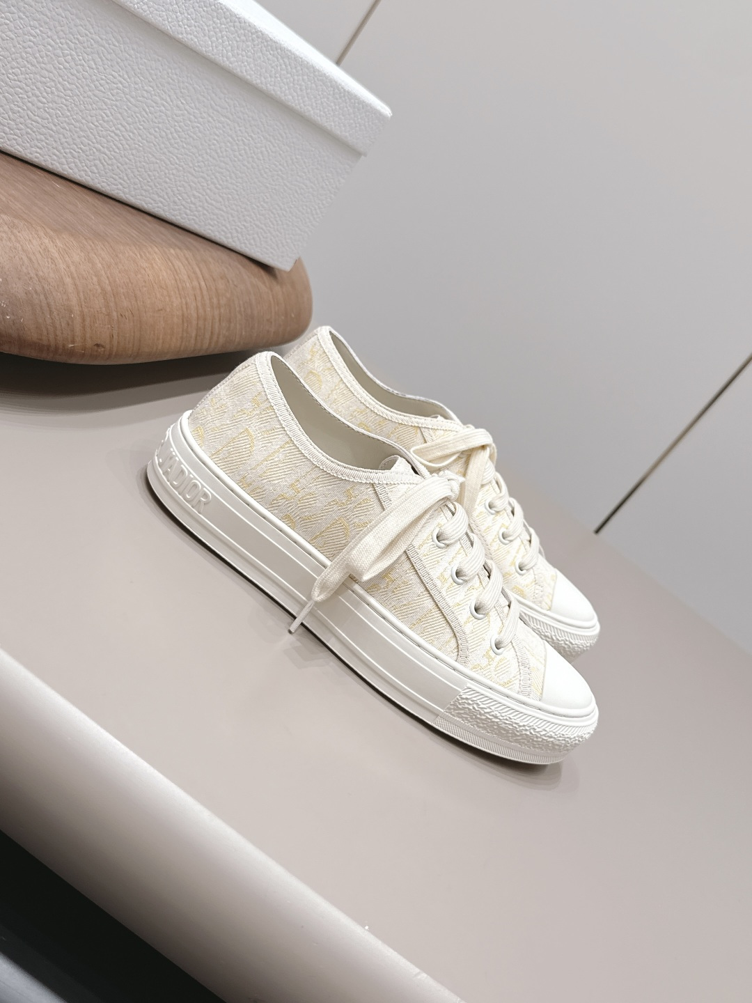 马吉拉 Maison Margiela 高级成衣风衣外套及大衣服饰 #E9EE9034 3
