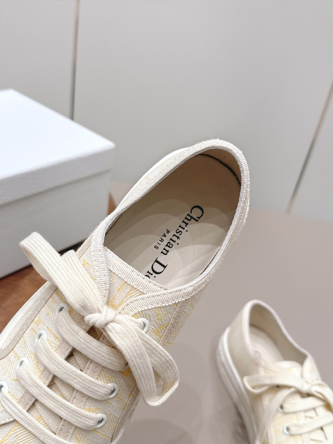 马吉拉 Maison Margiela 高级成衣风衣外套及大衣服饰 #E9EE9034 7