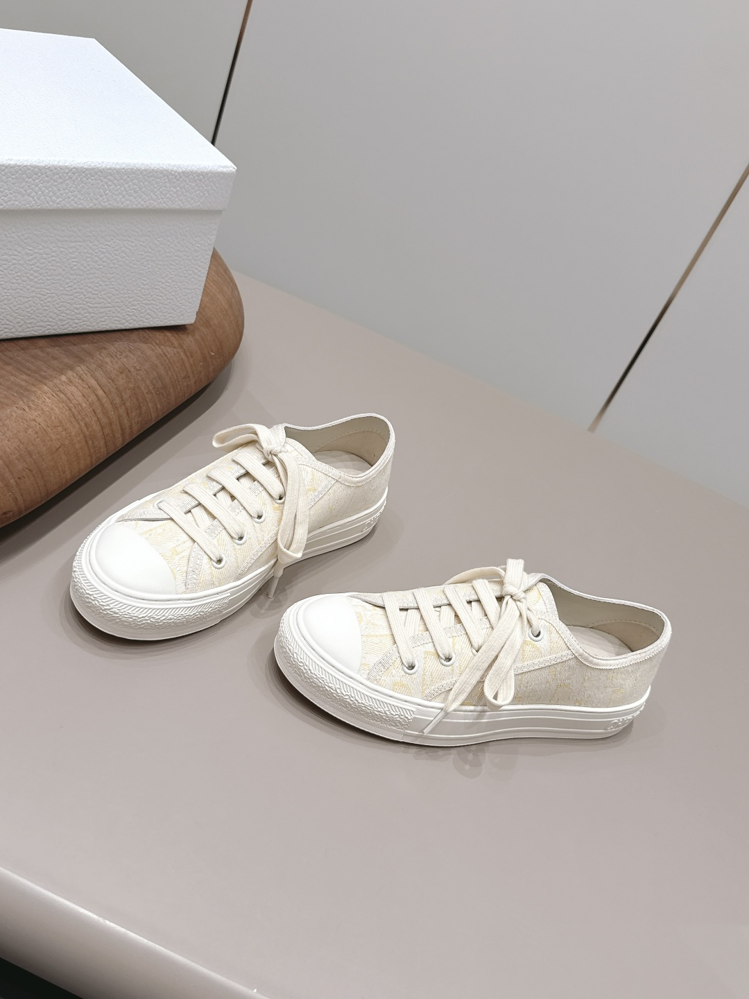 马吉拉 Maison Margiela 高级成衣风衣外套及大衣服饰 #E9EE9034 2