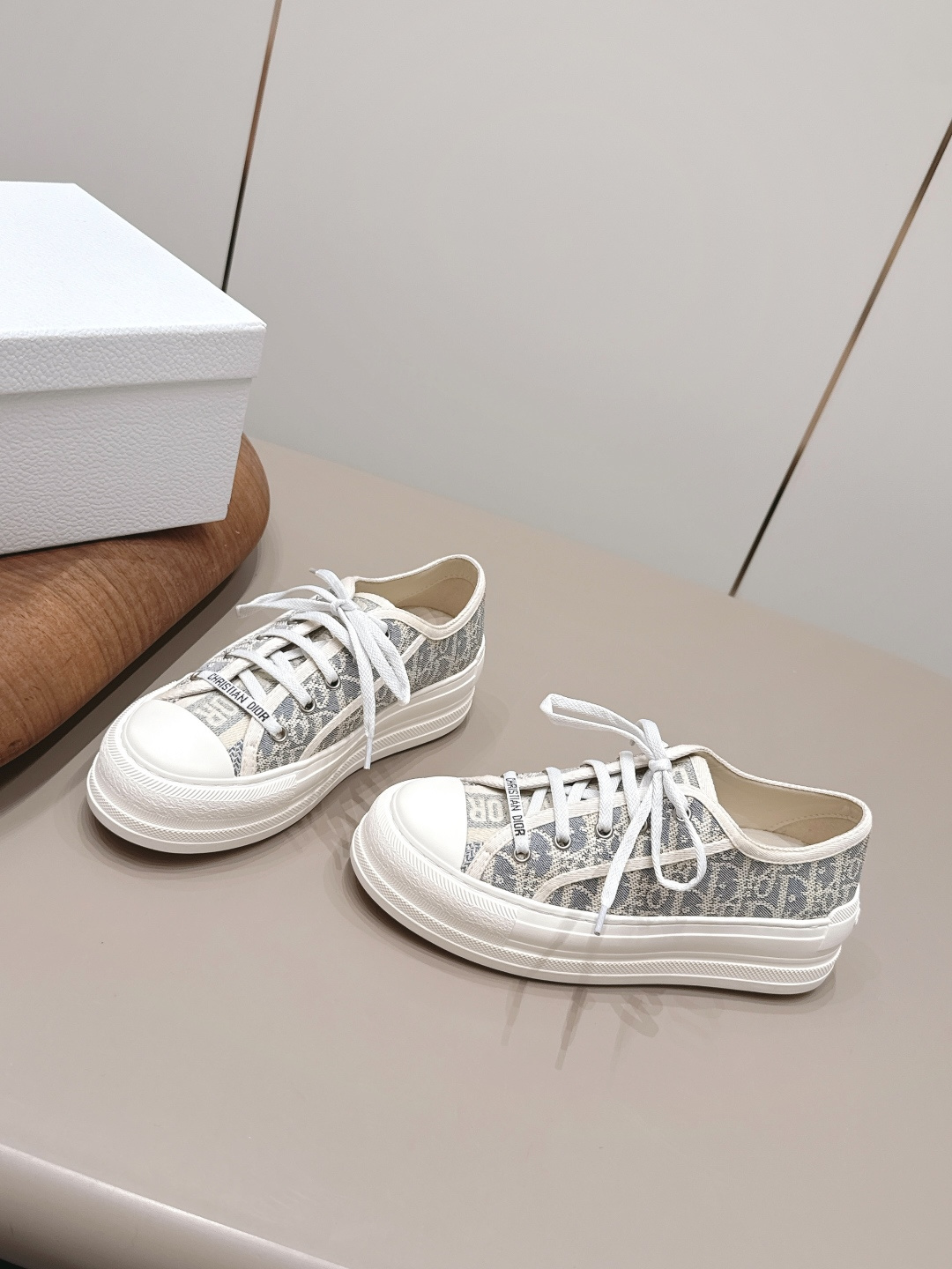 马吉拉 Maison Margiela 高级成衣风衣外套及大衣服饰 #241E2887 2