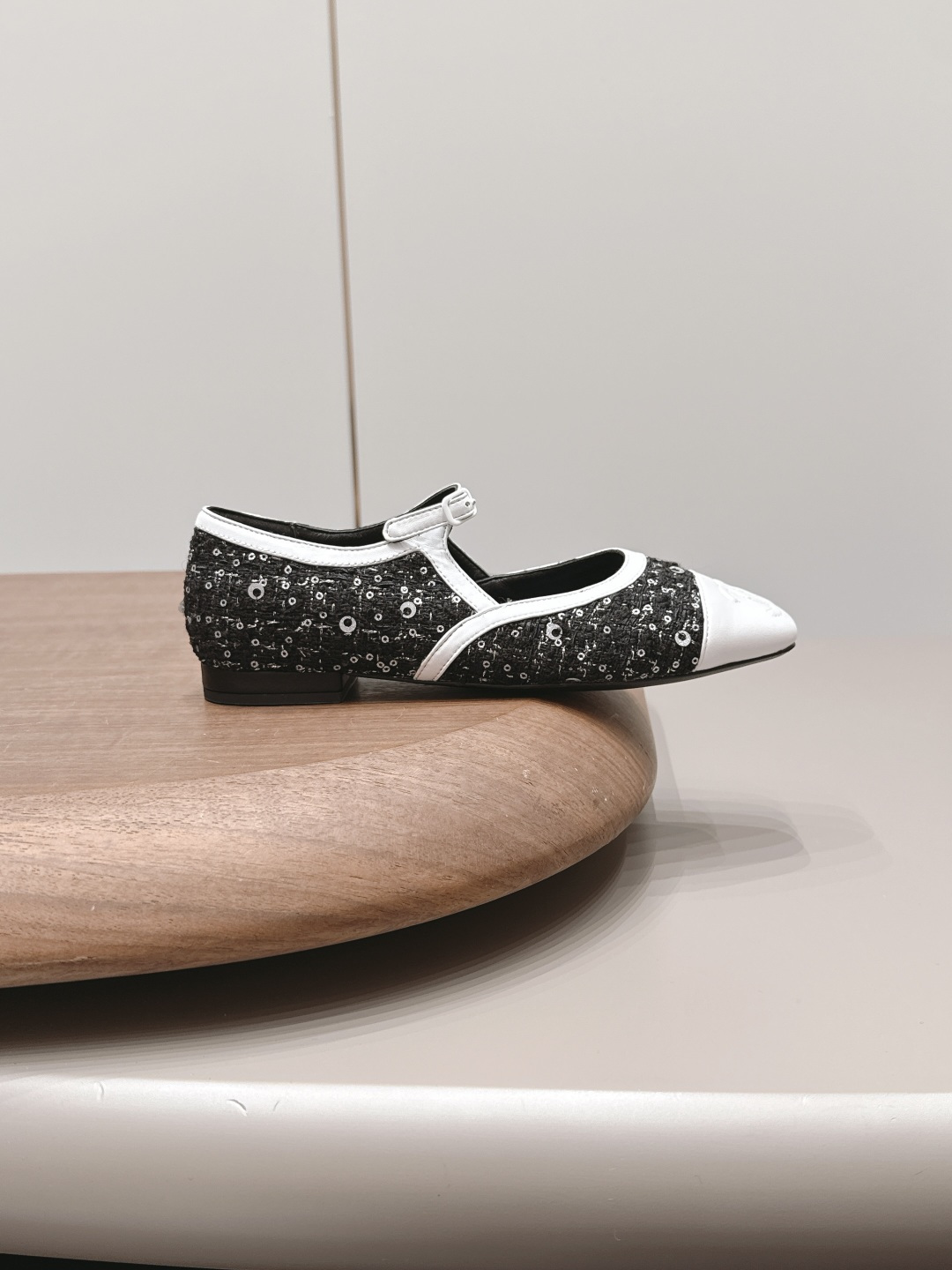 Chanel Classic Luxury Leather Shoe Loafer Ref 5