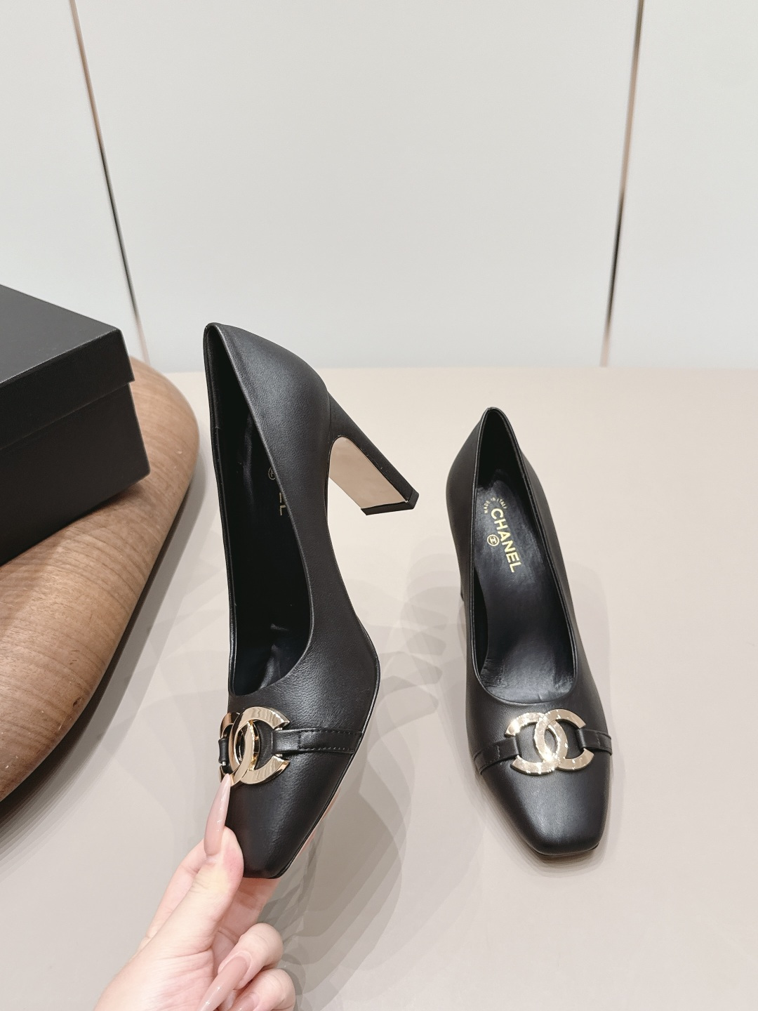 Chanel Classic Luxury Leather Shoe Loafer Ref 4