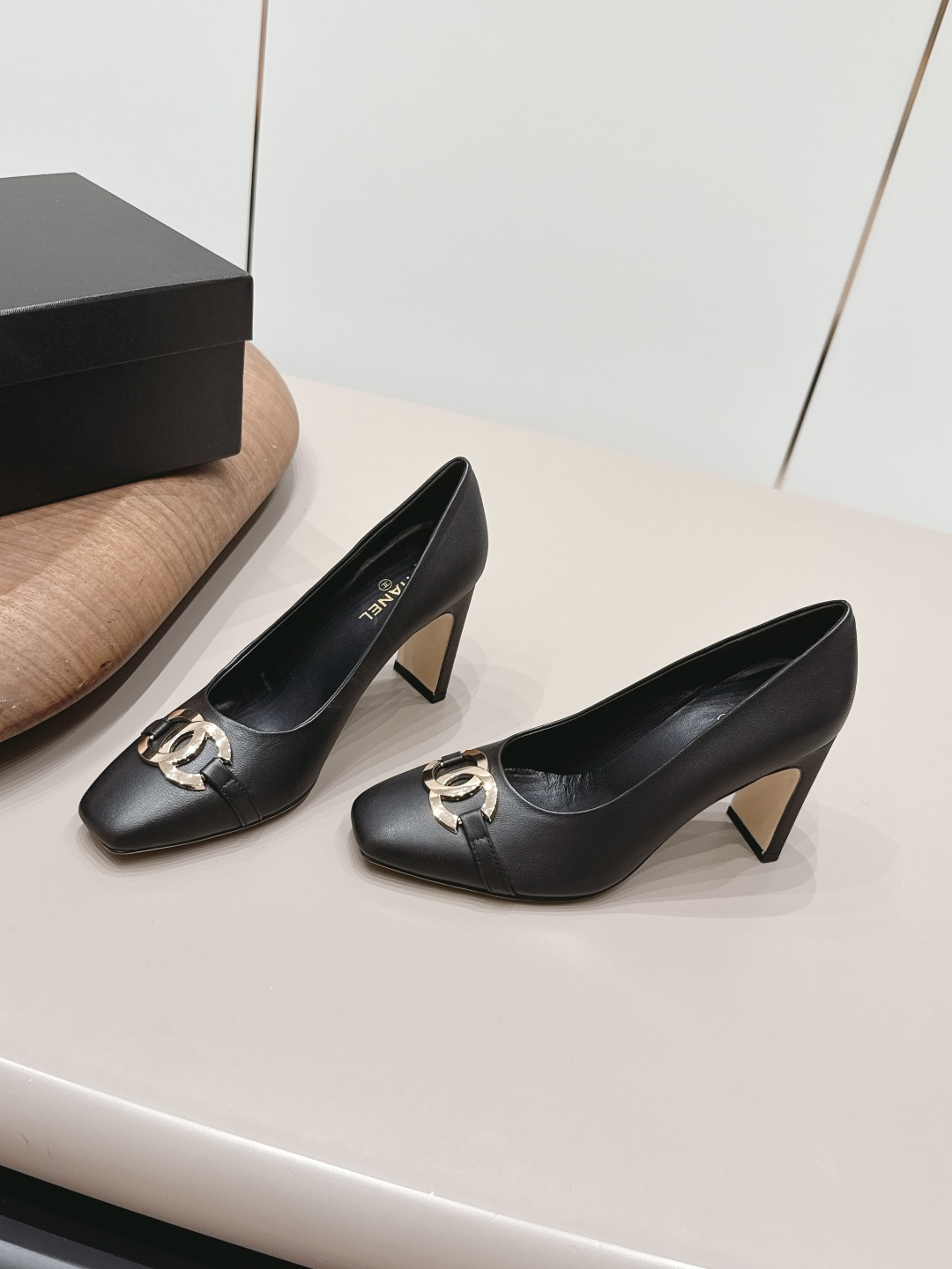Chanel Classic Luxury Leather Shoe Loafer Ref 2