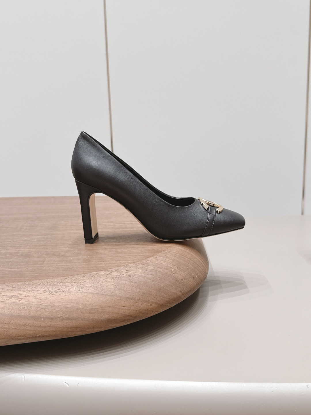 Chanel Classic Luxury Leather Shoe Loafer Ref 5