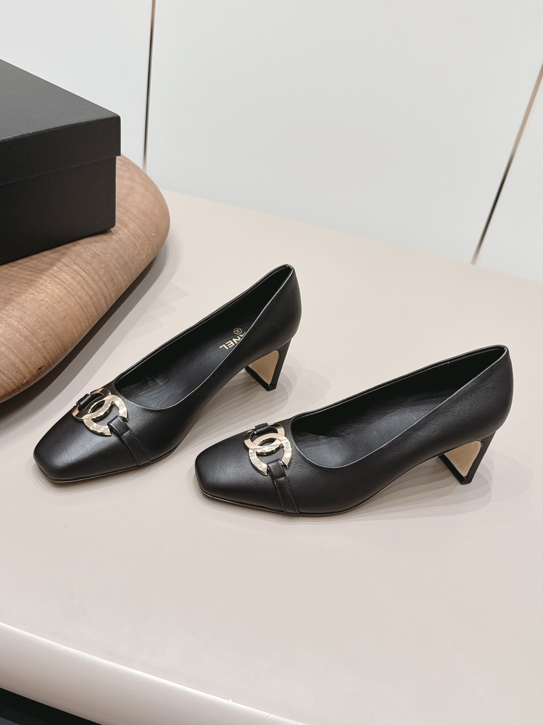 Chanel Classic Luxury Leather Shoe Loafer Ref.2CE675F0 2