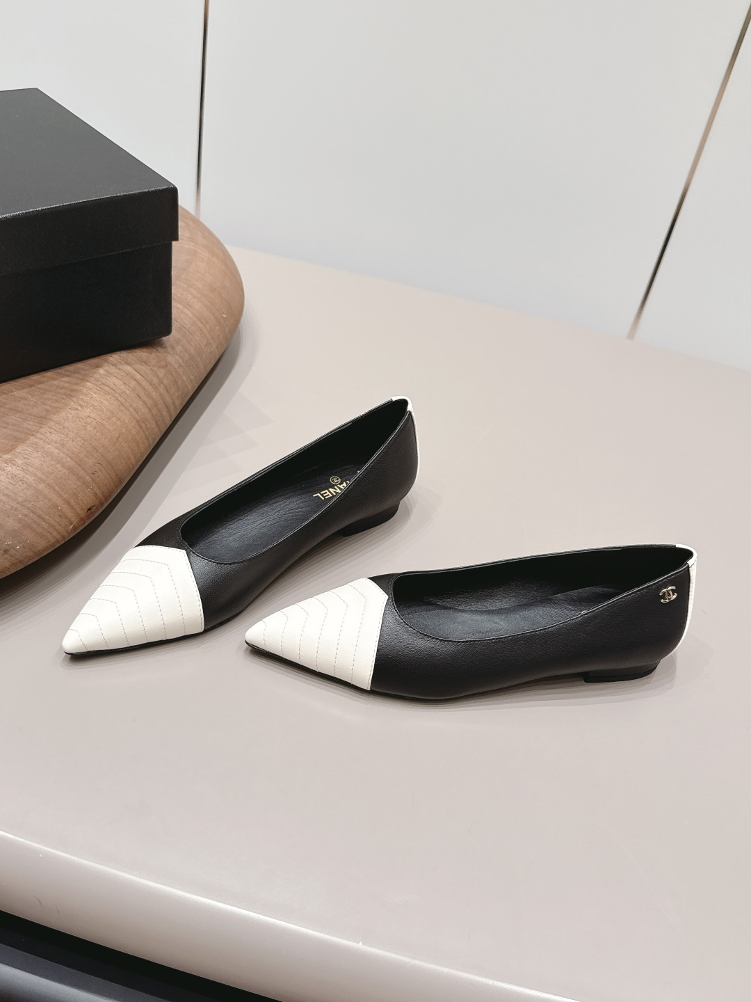 Chanel Classic Luxury Leather Shoe Loafer Ref.63025C94 2