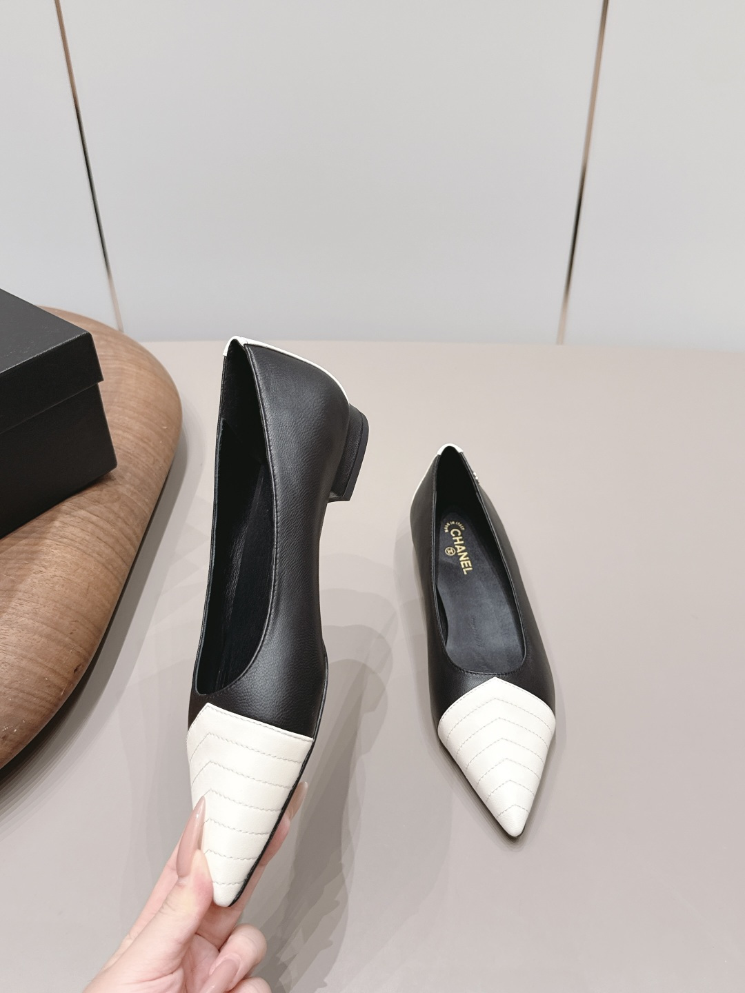 Chanel Classic Luxury Leather Shoe Loafer Ref.63025C94 4