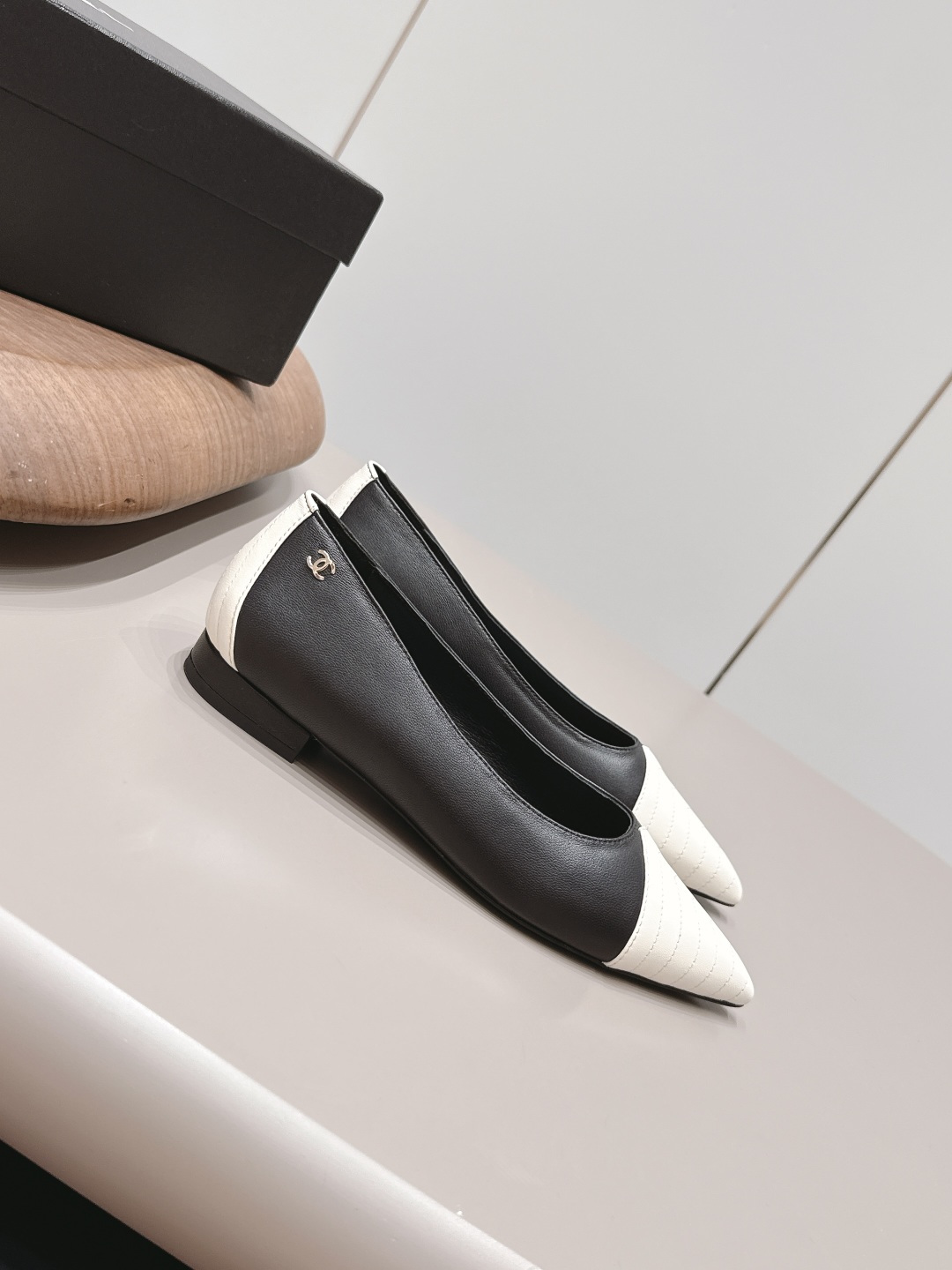 Chanel Classic Luxury Leather Shoe Loafer Ref.63025C94 3