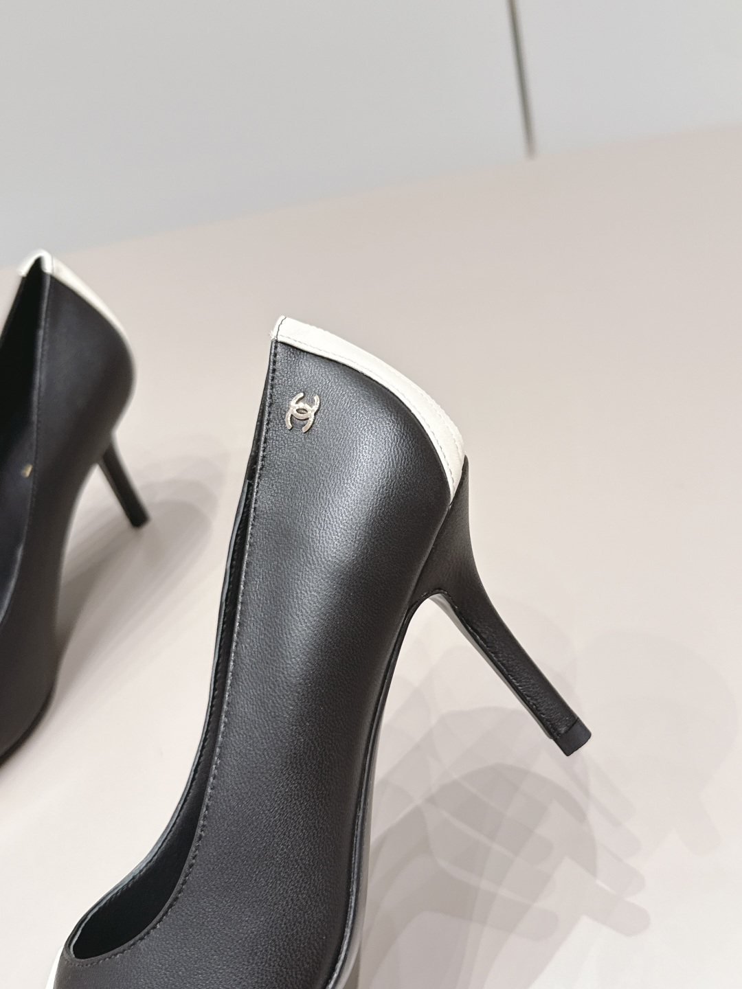Chanel Classic Luxury Leather Shoe Loafer Ref 8