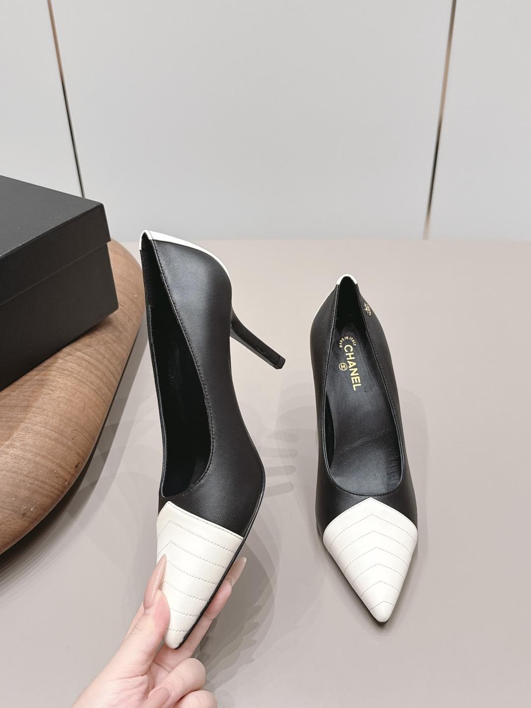 Chanel Classic Luxury Leather Shoe Loafer Ref 4
