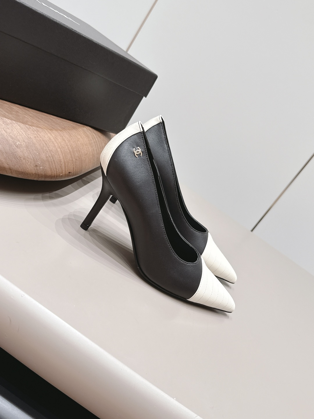 Chanel Classic Luxury Leather Shoe Loafer Ref 3