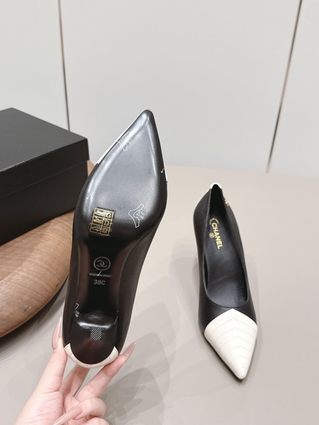 Chanel Classic Luxury Leather Shoe Loafer Ref 9