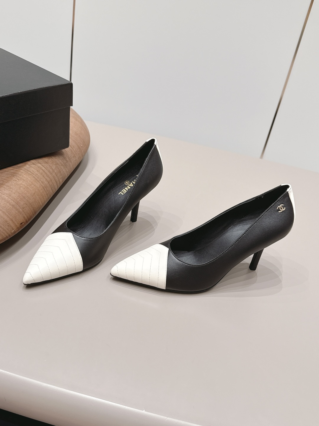 Chanel Classic Luxury Leather Shoe Loafer Ref 2