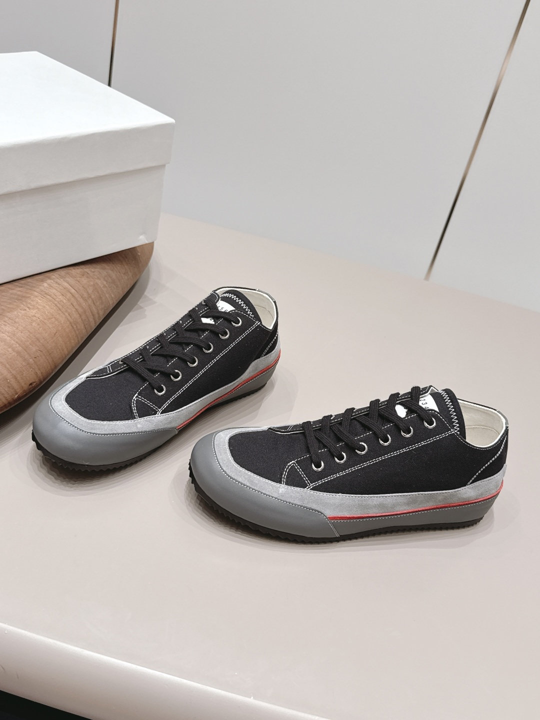 Maison Margiela Classic Luxury Leather Shoe Loafer Ref 2